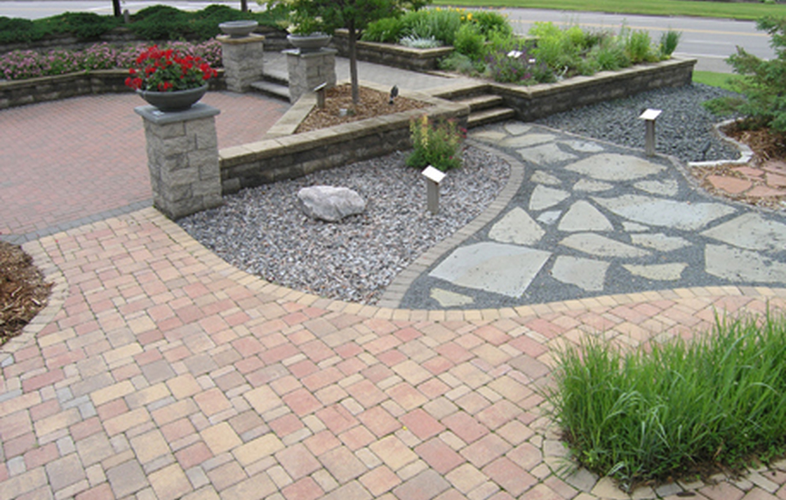 concrete pavers natural stone retaining walls permeable pavers which products are right - Patio Town concrete pavers natural stone retaining walls permeable pavers which products are right - Patio Town